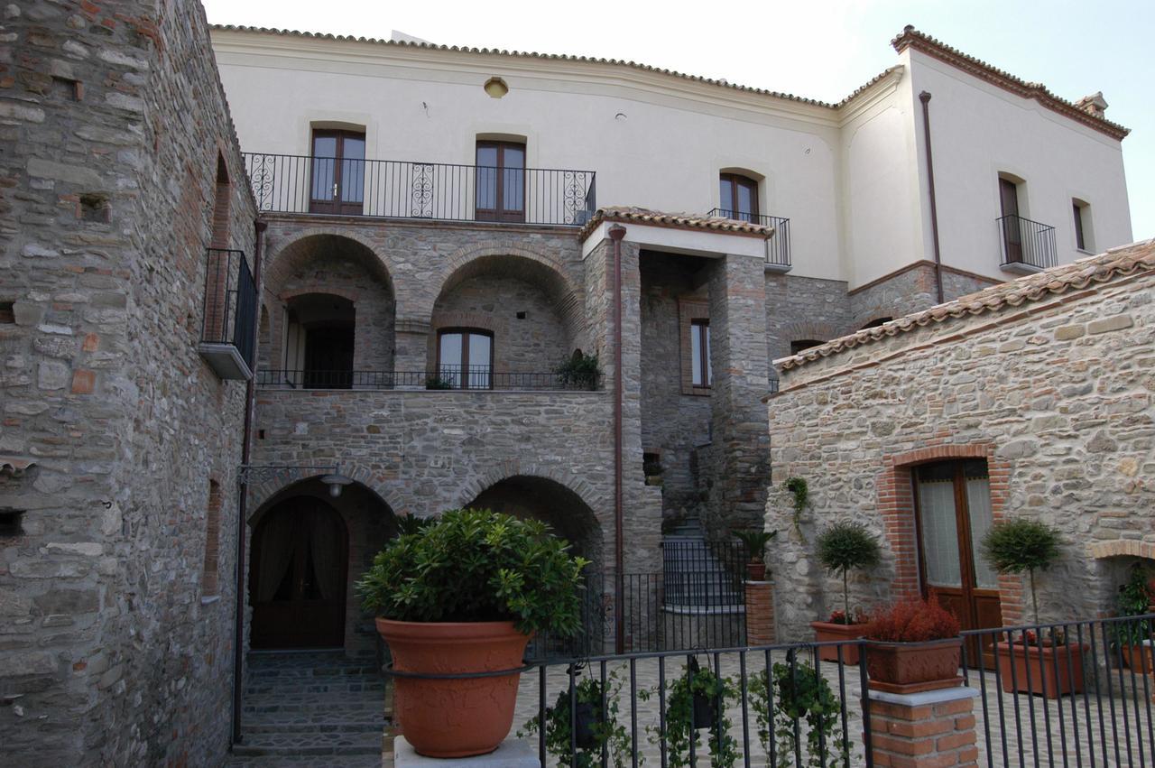 Palazzo Dei Poeti Hotel Tursi Luaran gambar